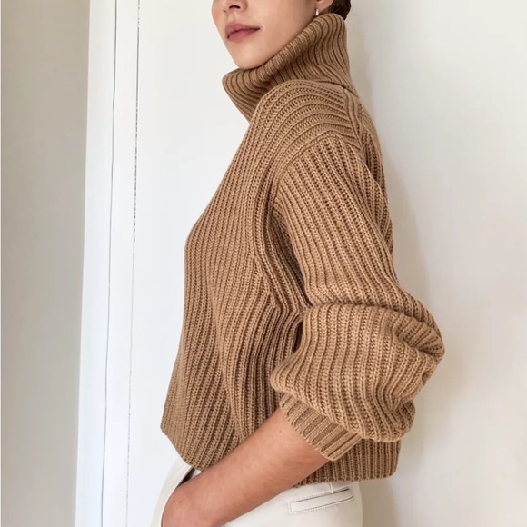 Aritzia Babaton Guell Slouchy Crop Turtleneck Sweater in Golden Camel Wool - XS - Picture 5 of 11